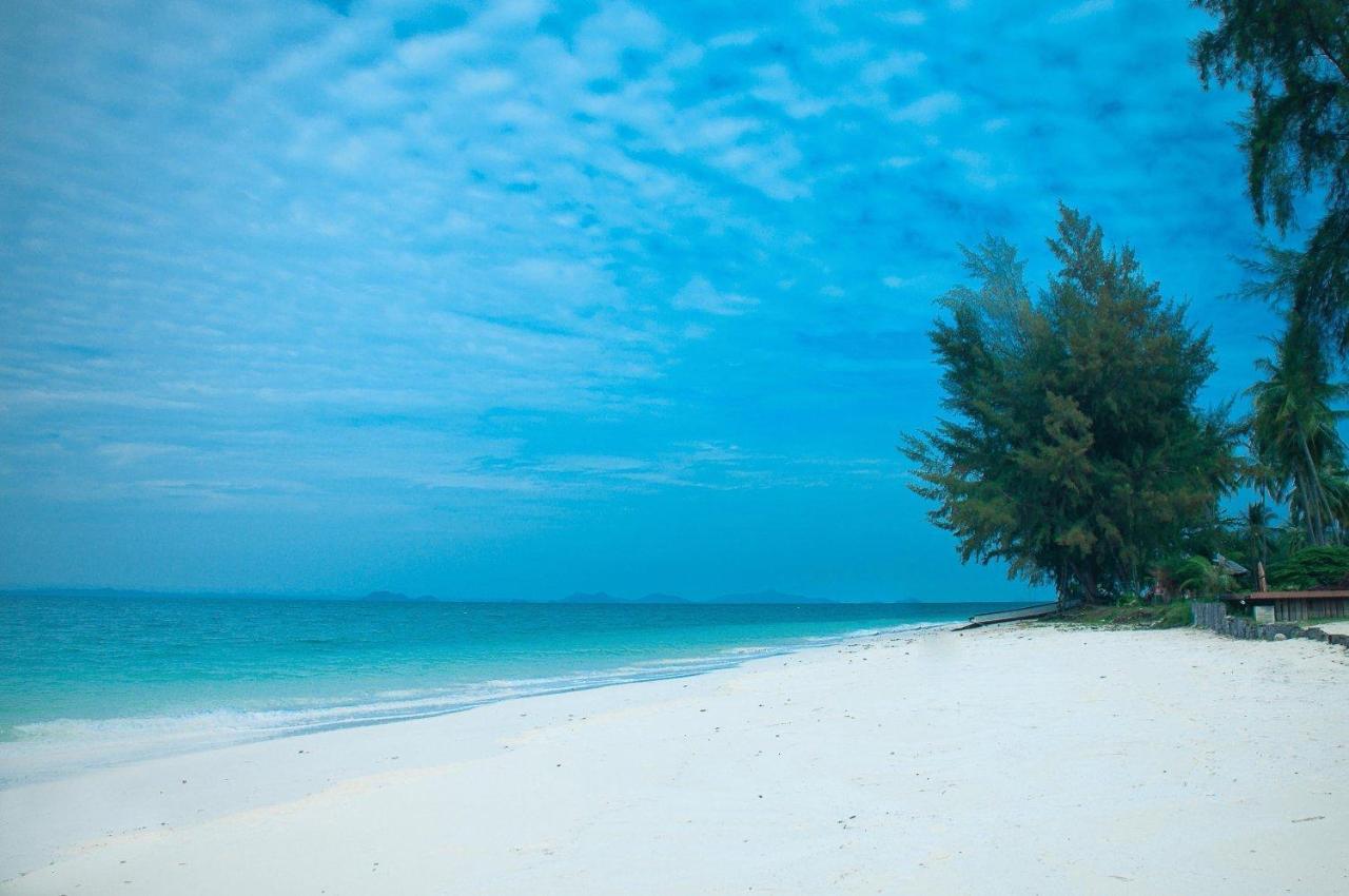 Aseania Resort Pulau Besar Mersing Exterior foto
